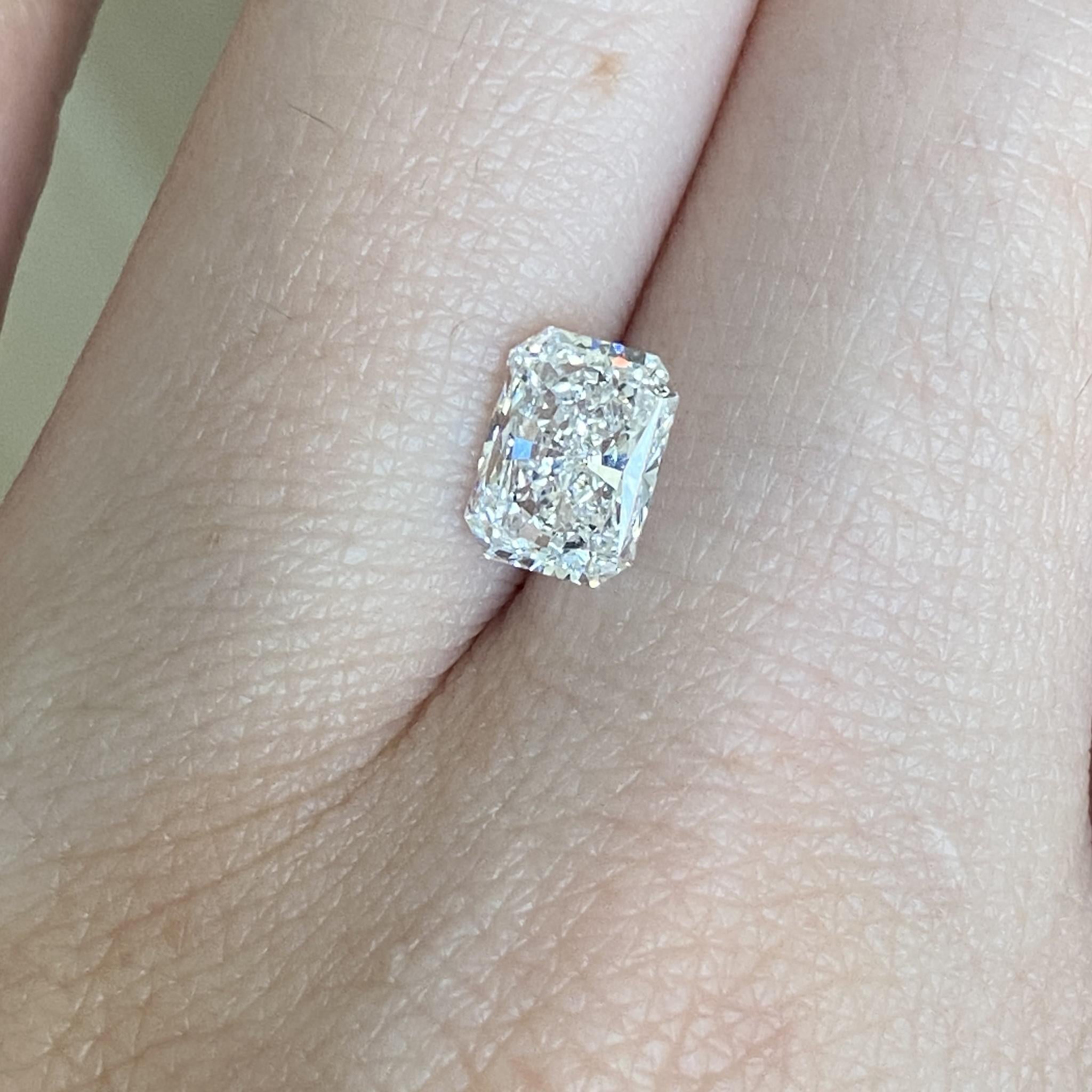 Radiant cut loose diamond for gemstone gifting