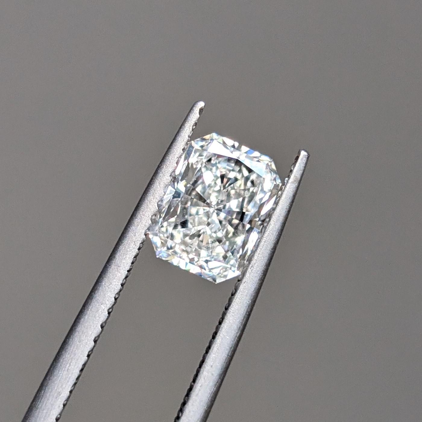 Radiant cut diamond to gift for custom jewellery