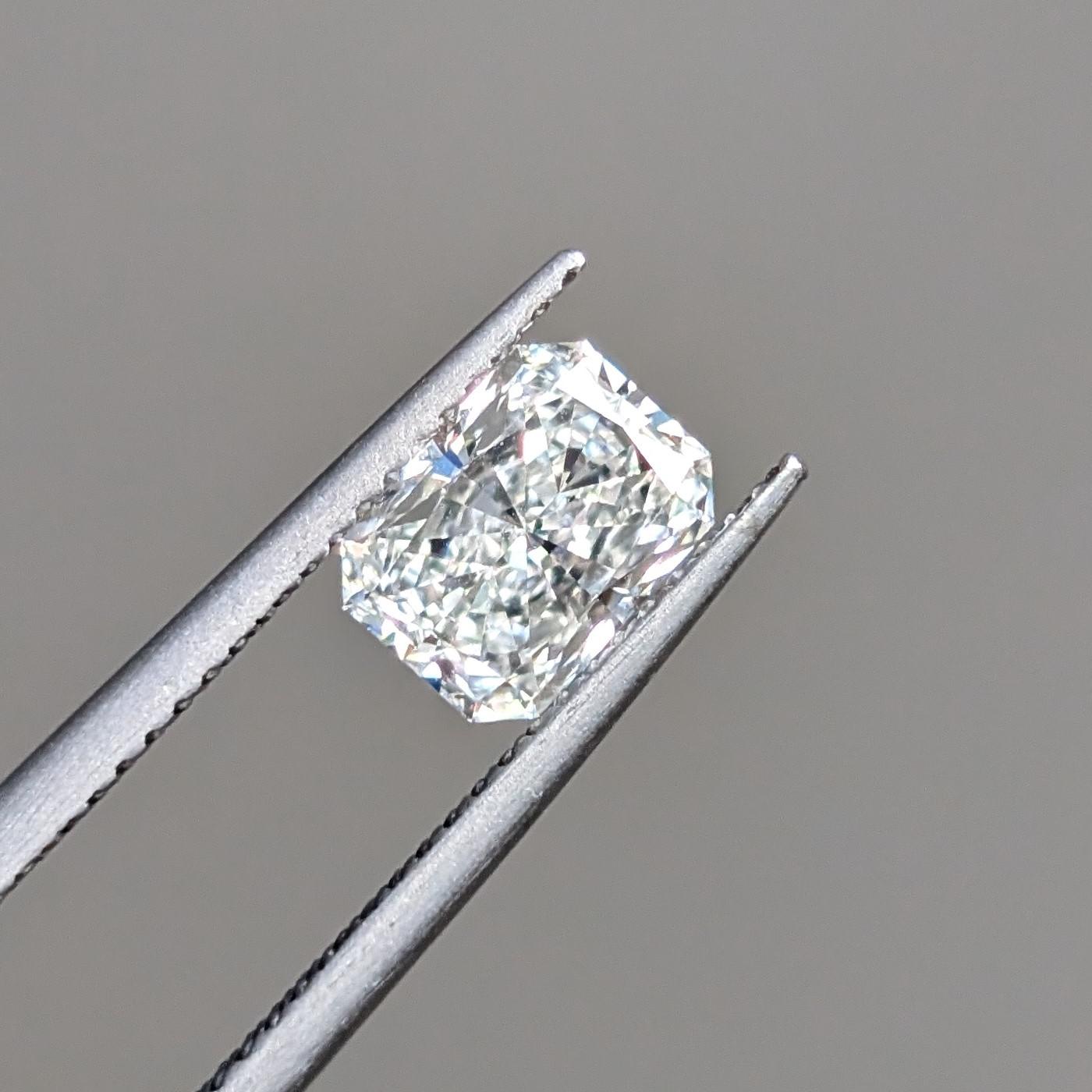 Radiant diamond showcasing excellent polish and VS2 clarity