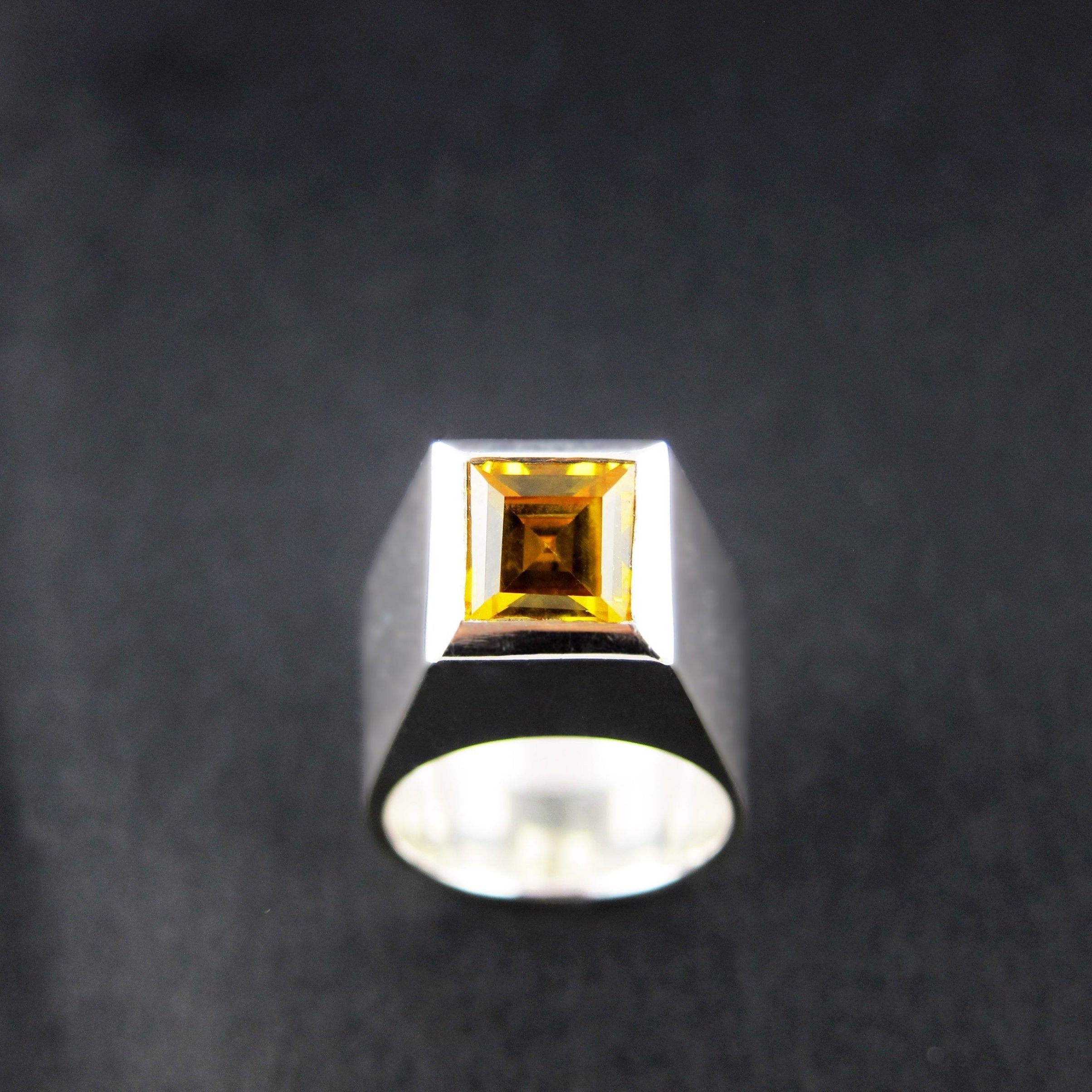 Angle citrine ring top side