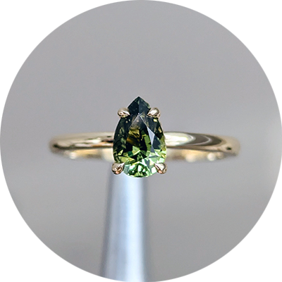 Green Australian sapphire pear gold ring