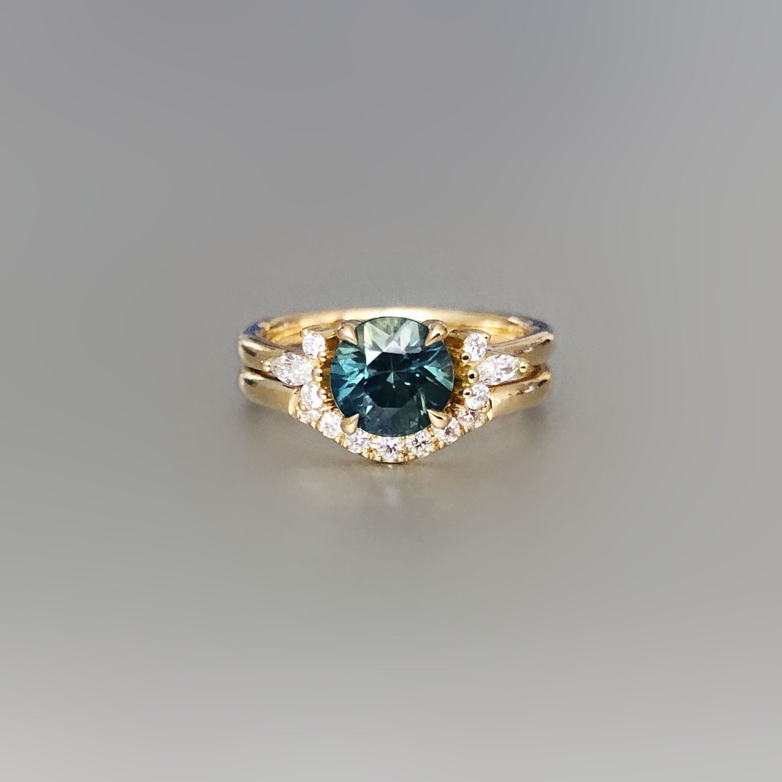 Australian sapphire and diamond ring set in yellow gold