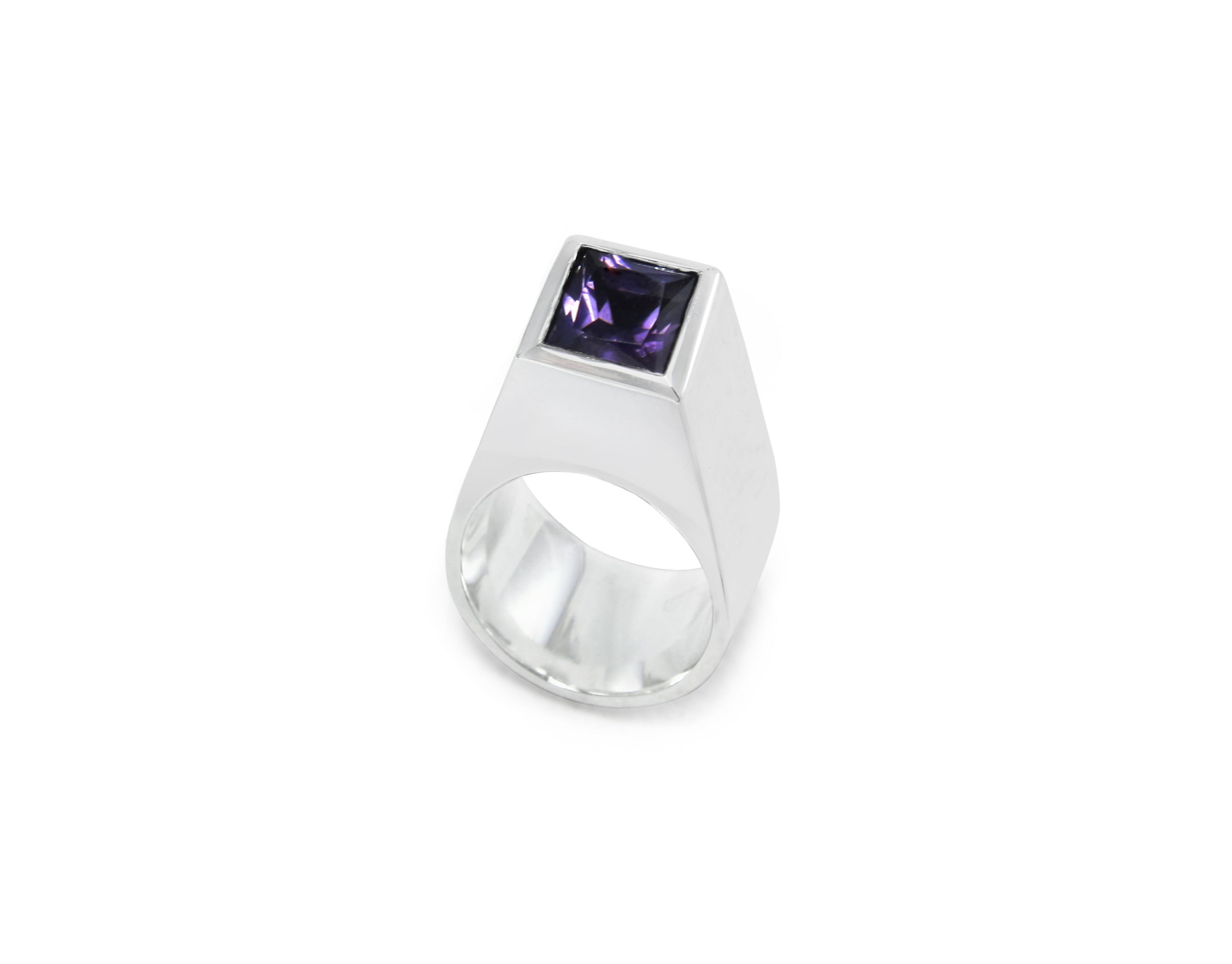 Angle amethyst ring