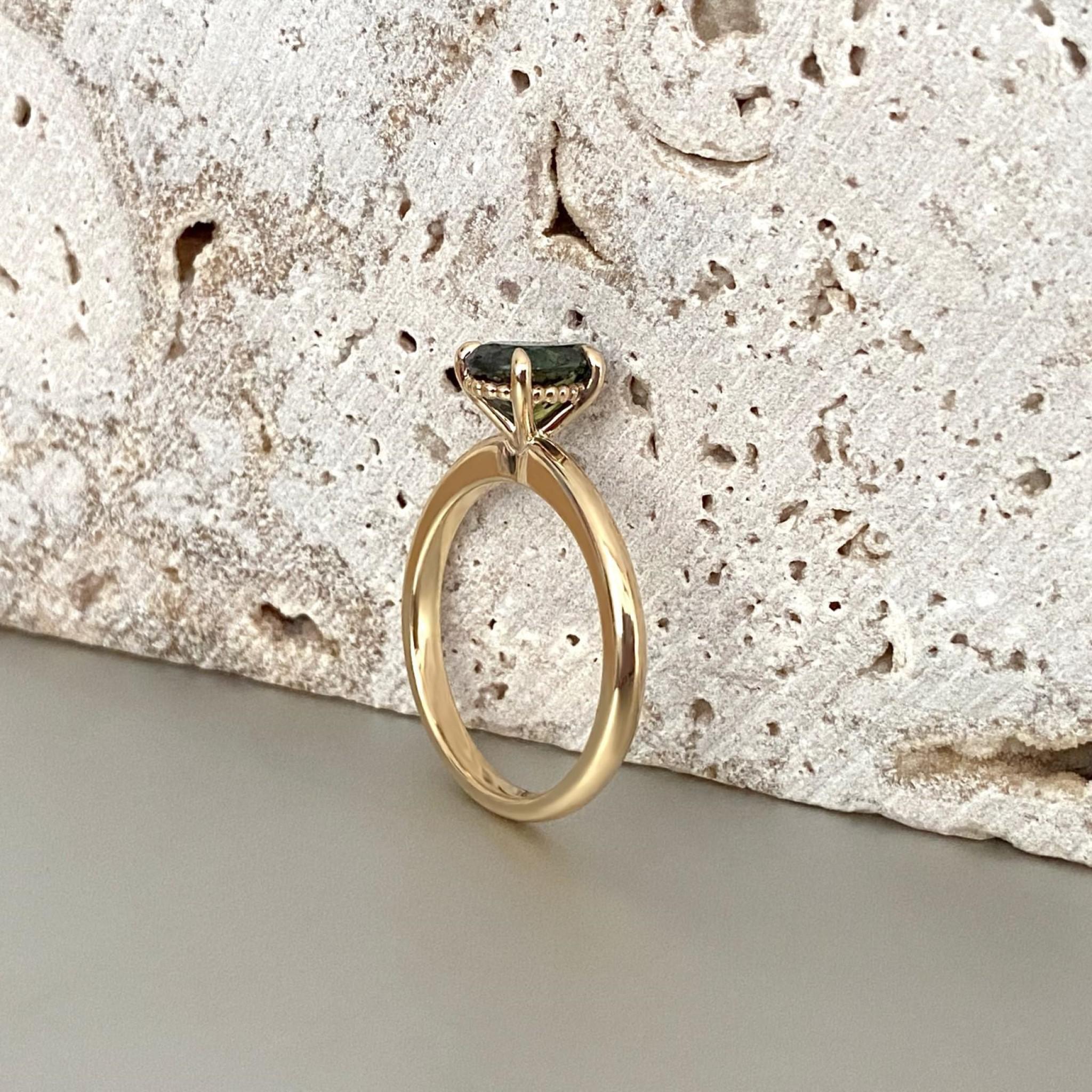 Four claw pear shaped ring side view