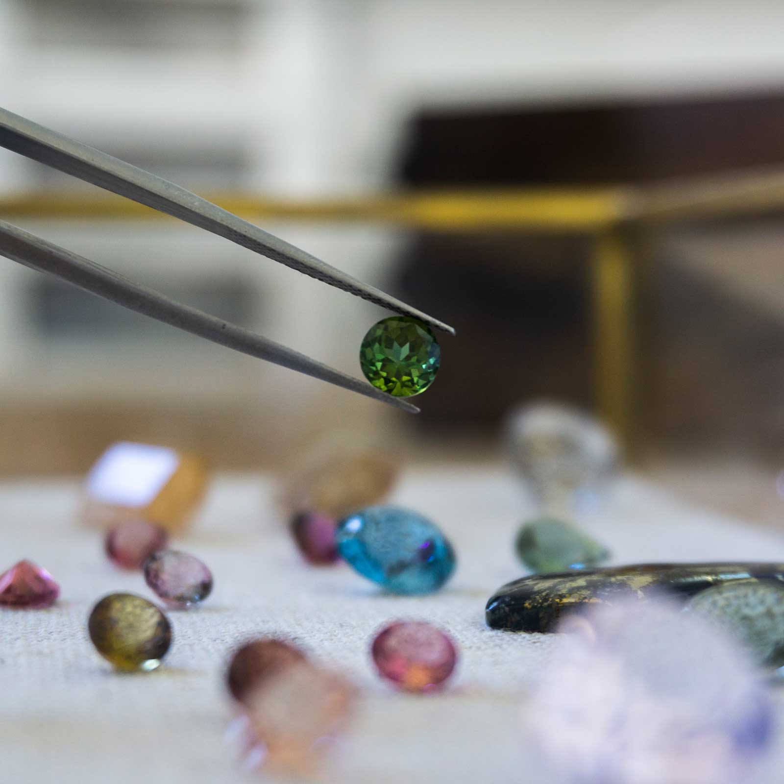 🎁 Mystery gemstone (over $100 value) (100% off)