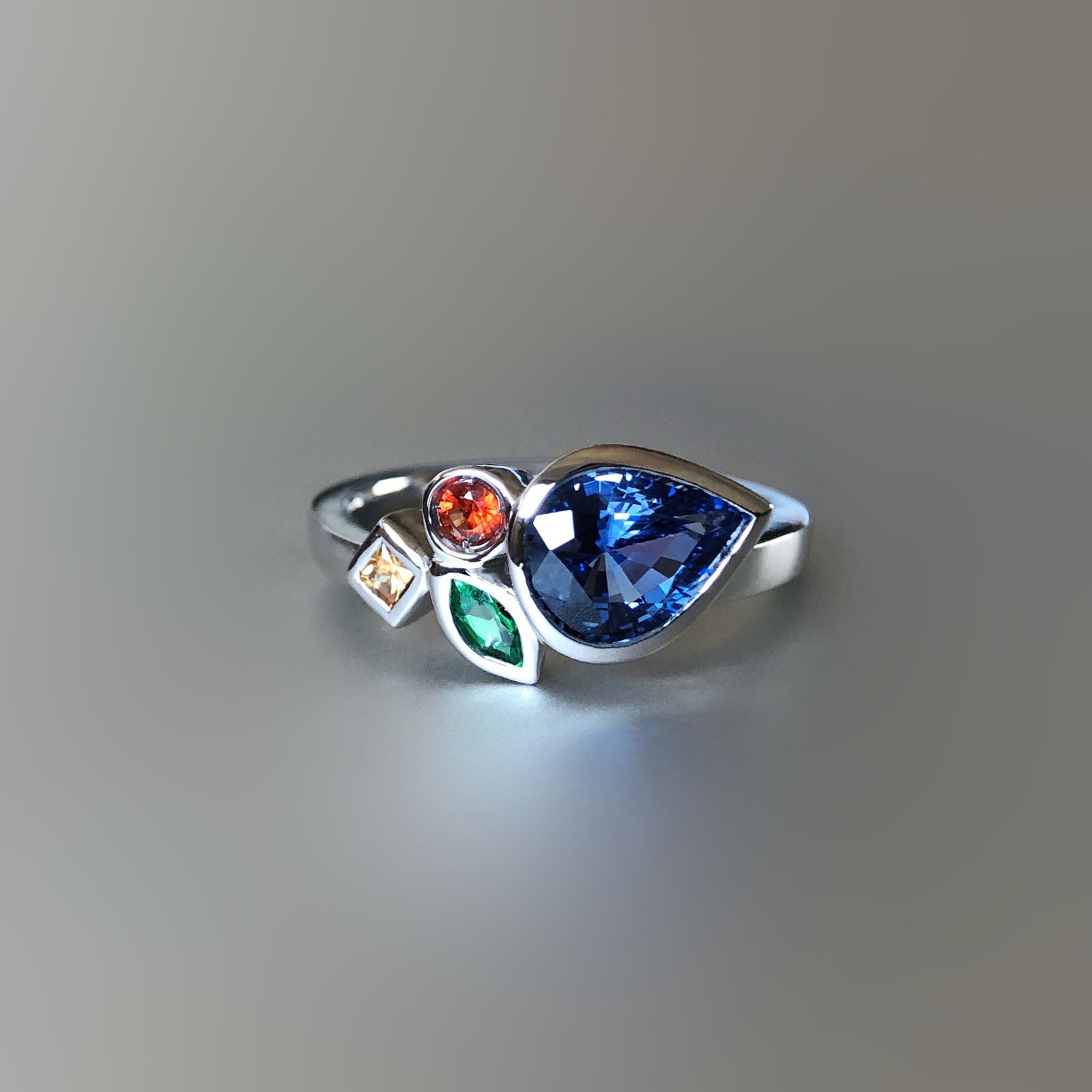 Sapphire tsavorite cluster ring