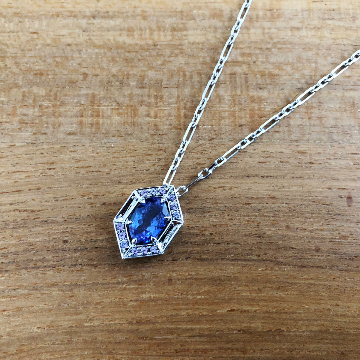 Tanzanite ilac sapphire white gold hexagon pendant