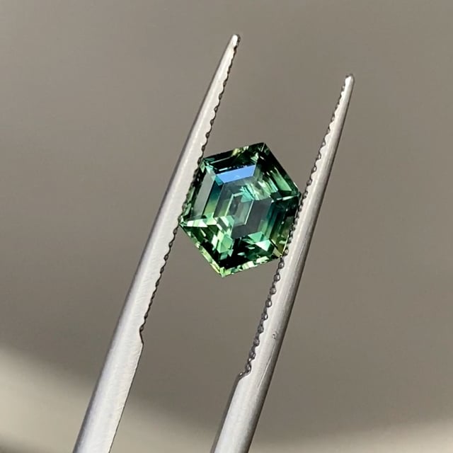 Hexagon sapphire facets details