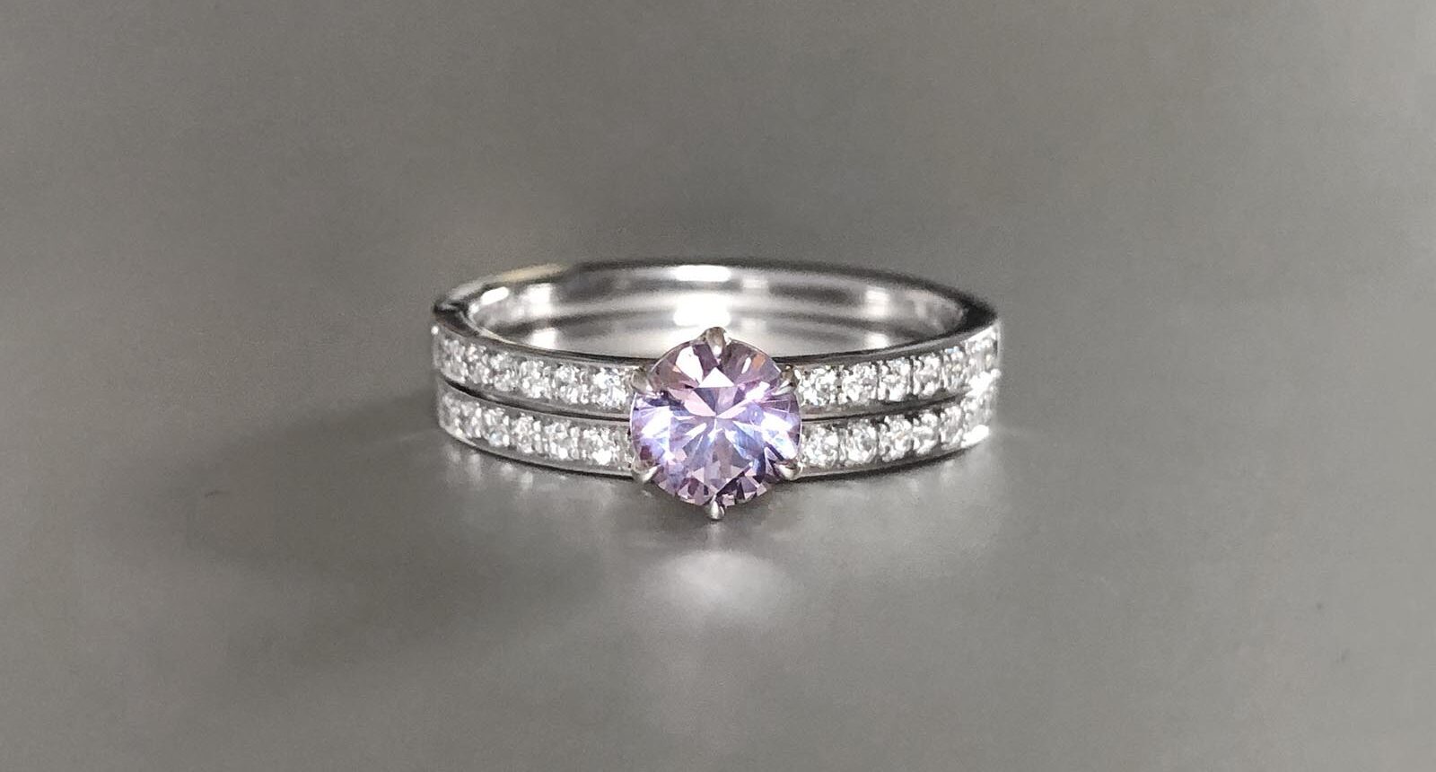 Lilac spinel ring in white gold