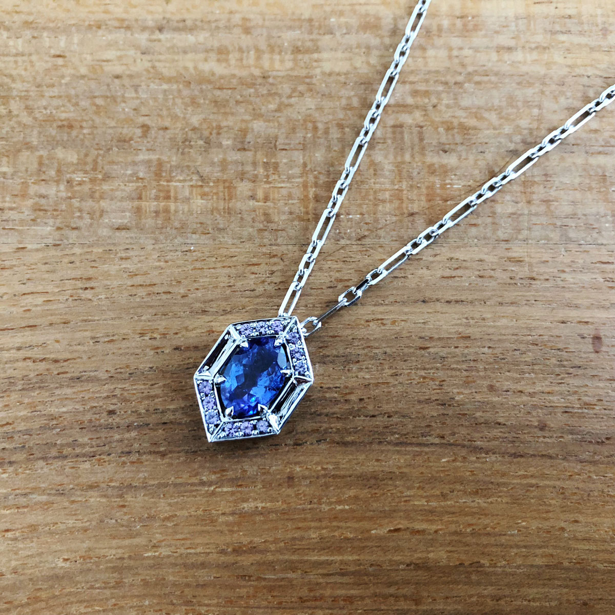 White gold necklace with tanzanite and lilac sapphires