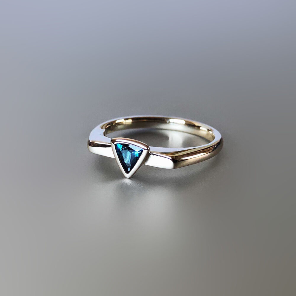 Gold and indicolite tourmaline signet-style ring